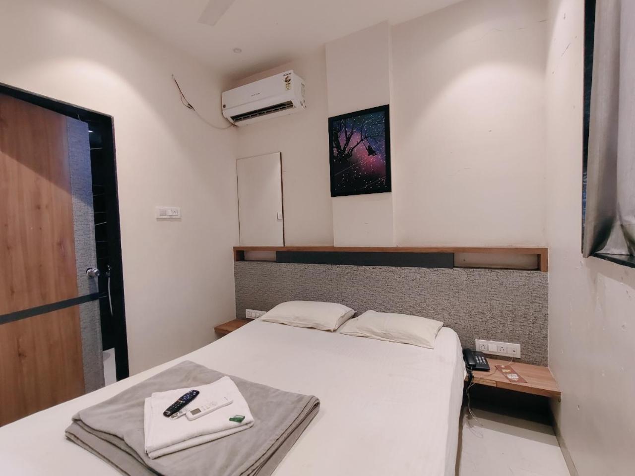 Hotel Pragati Inn Ahmednagar Εξωτερικό φωτογραφία