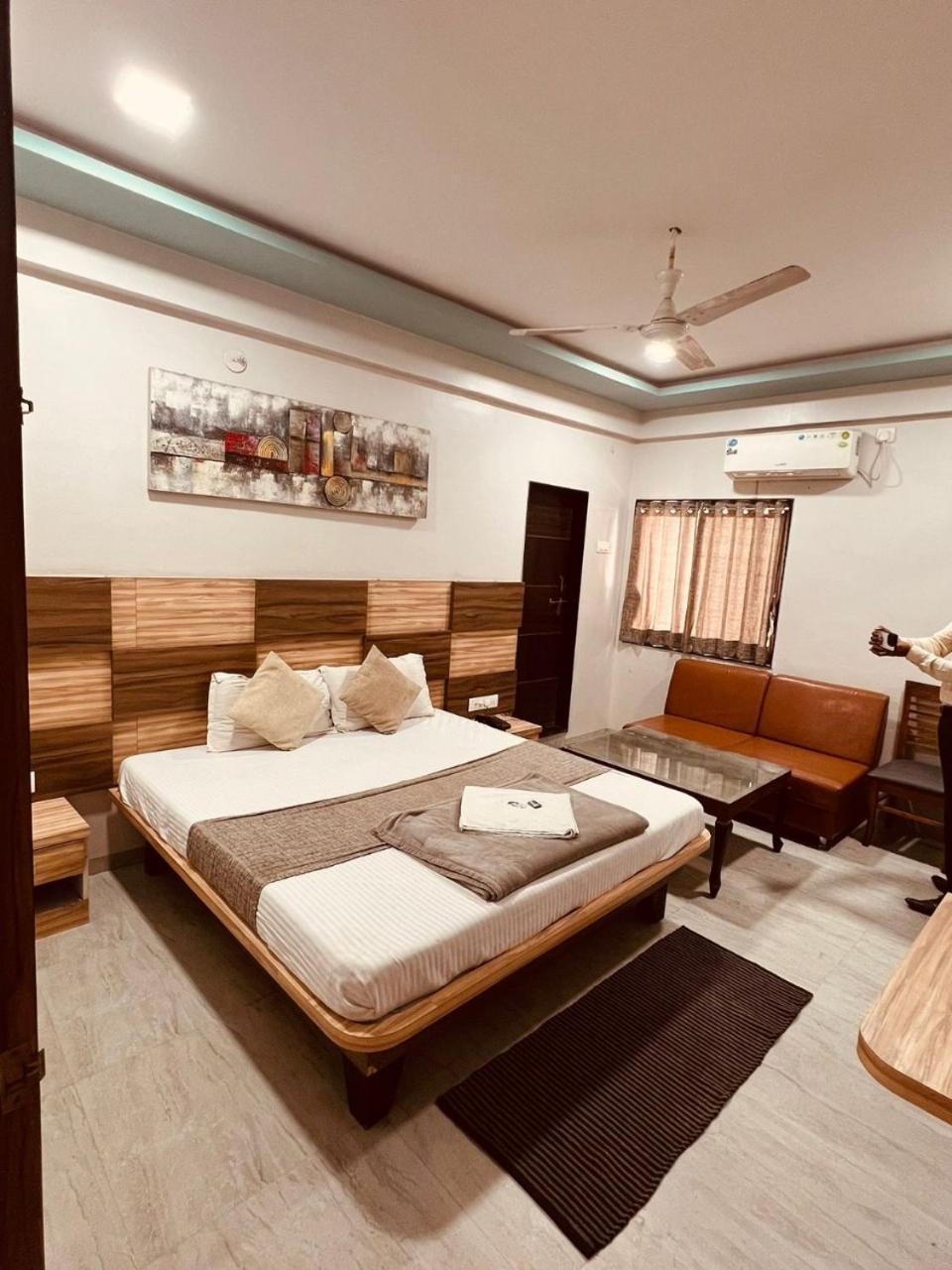 Hotel Pragati Inn Ahmednagar Εξωτερικό φωτογραφία
