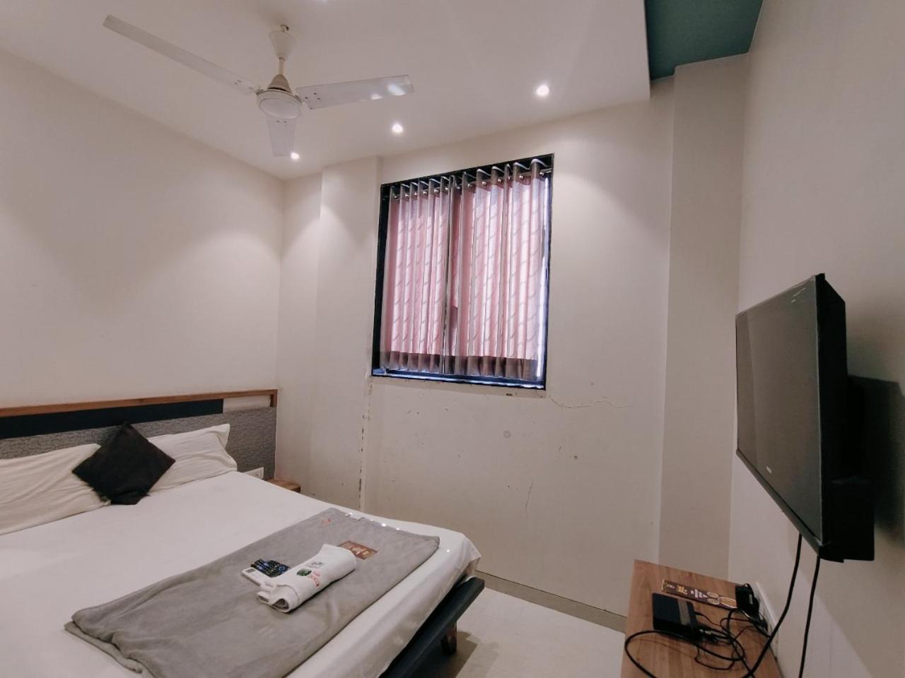 Hotel Pragati Inn Ahmednagar Εξωτερικό φωτογραφία