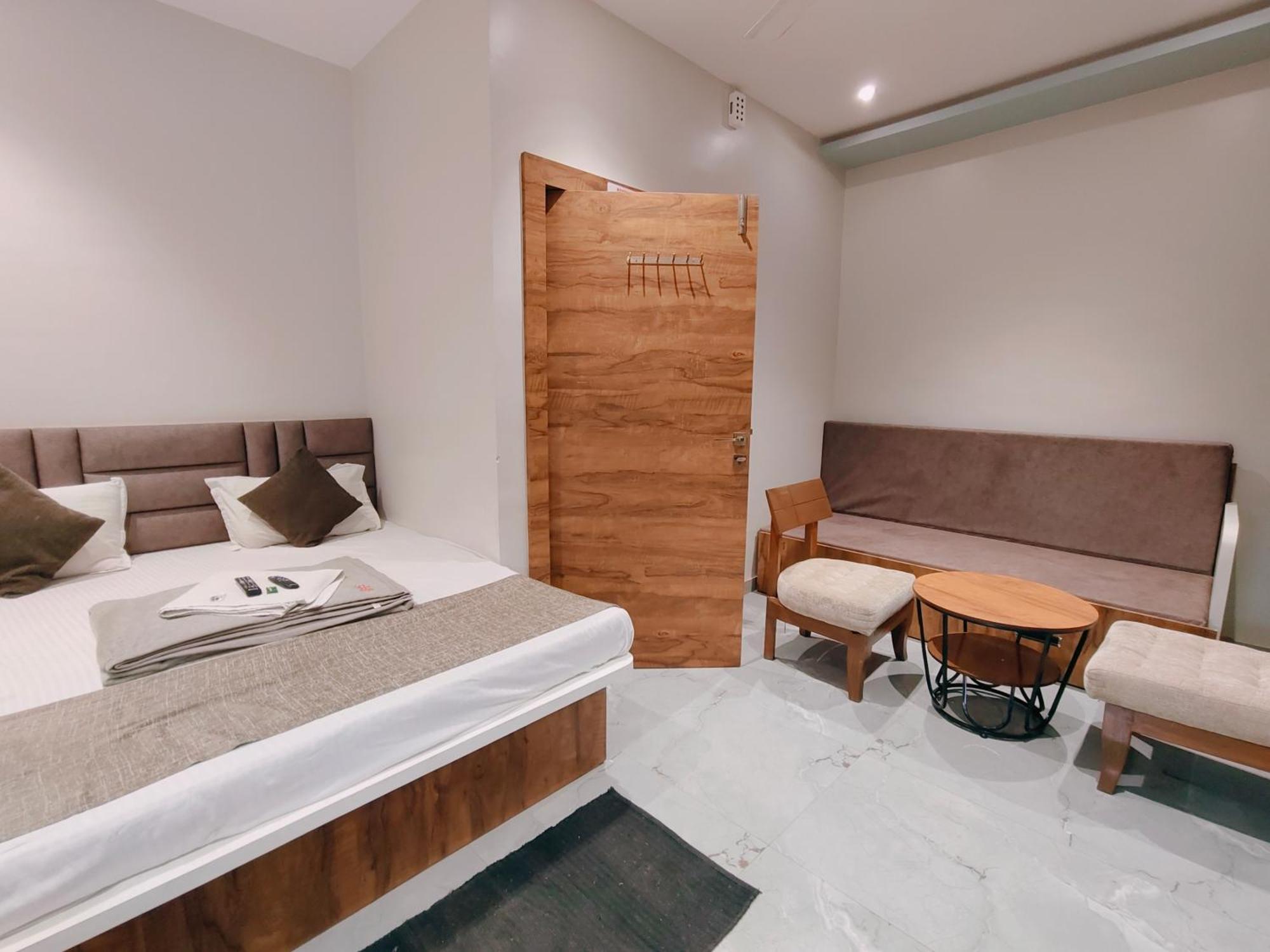 Hotel Pragati Inn Ahmednagar Εξωτερικό φωτογραφία