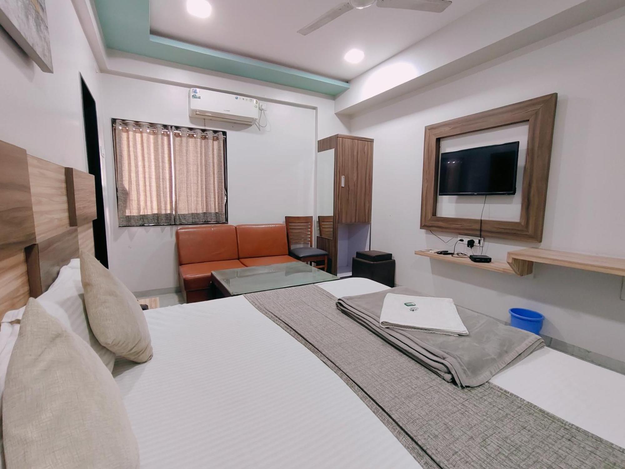 Hotel Pragati Inn Ahmednagar Εξωτερικό φωτογραφία
