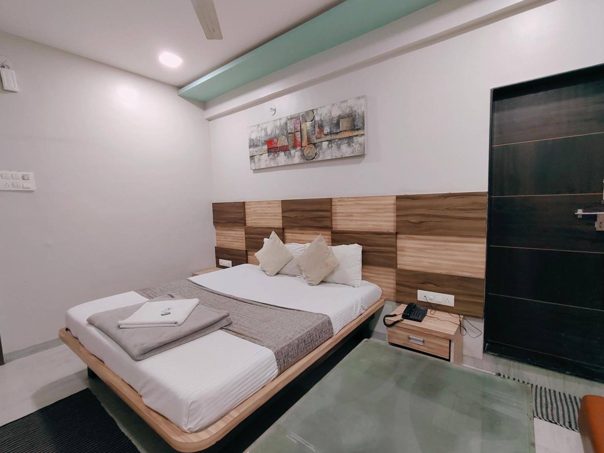 Hotel Pragati Inn Ahmednagar Εξωτερικό φωτογραφία