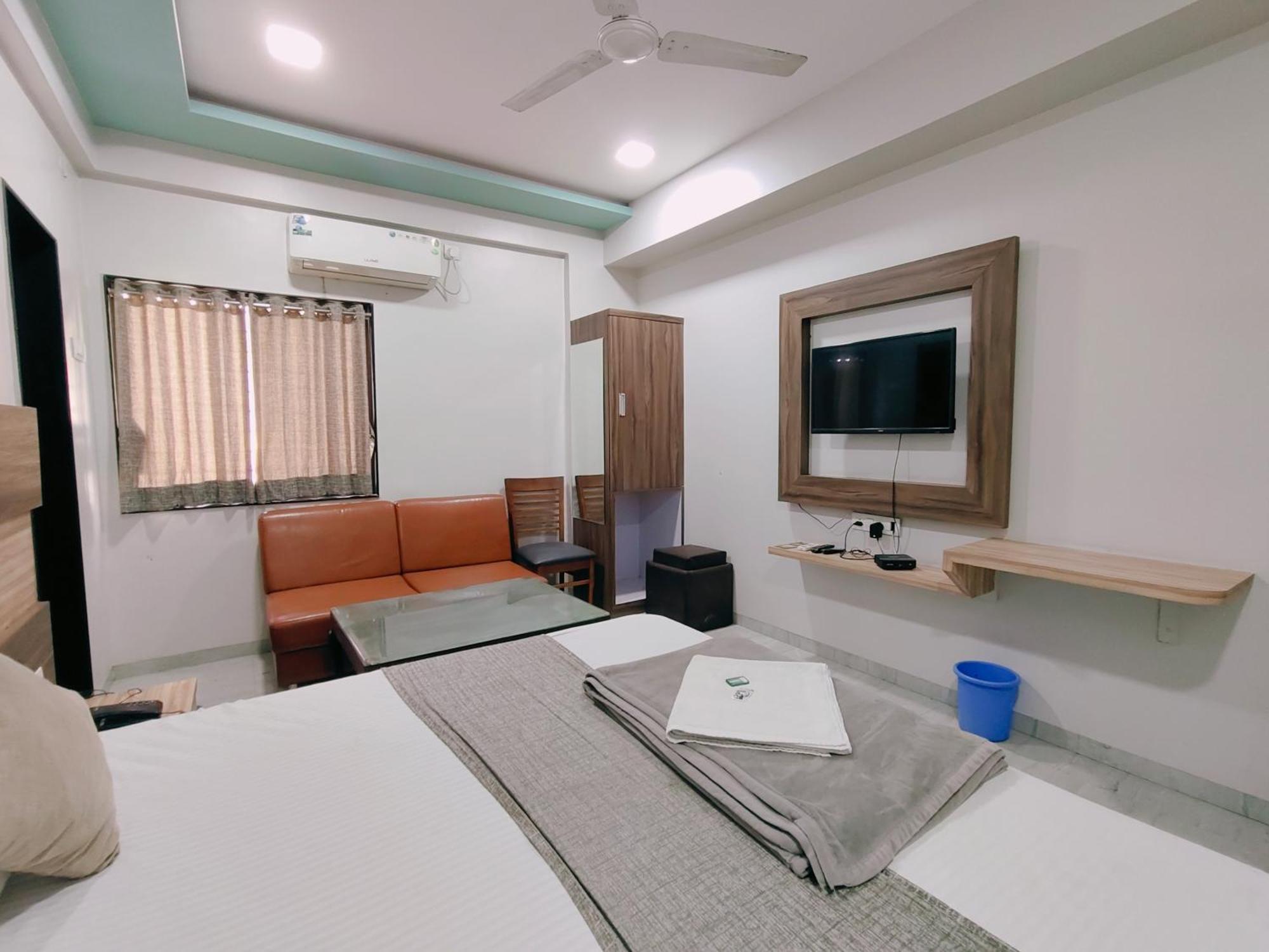 Hotel Pragati Inn Ahmednagar Εξωτερικό φωτογραφία