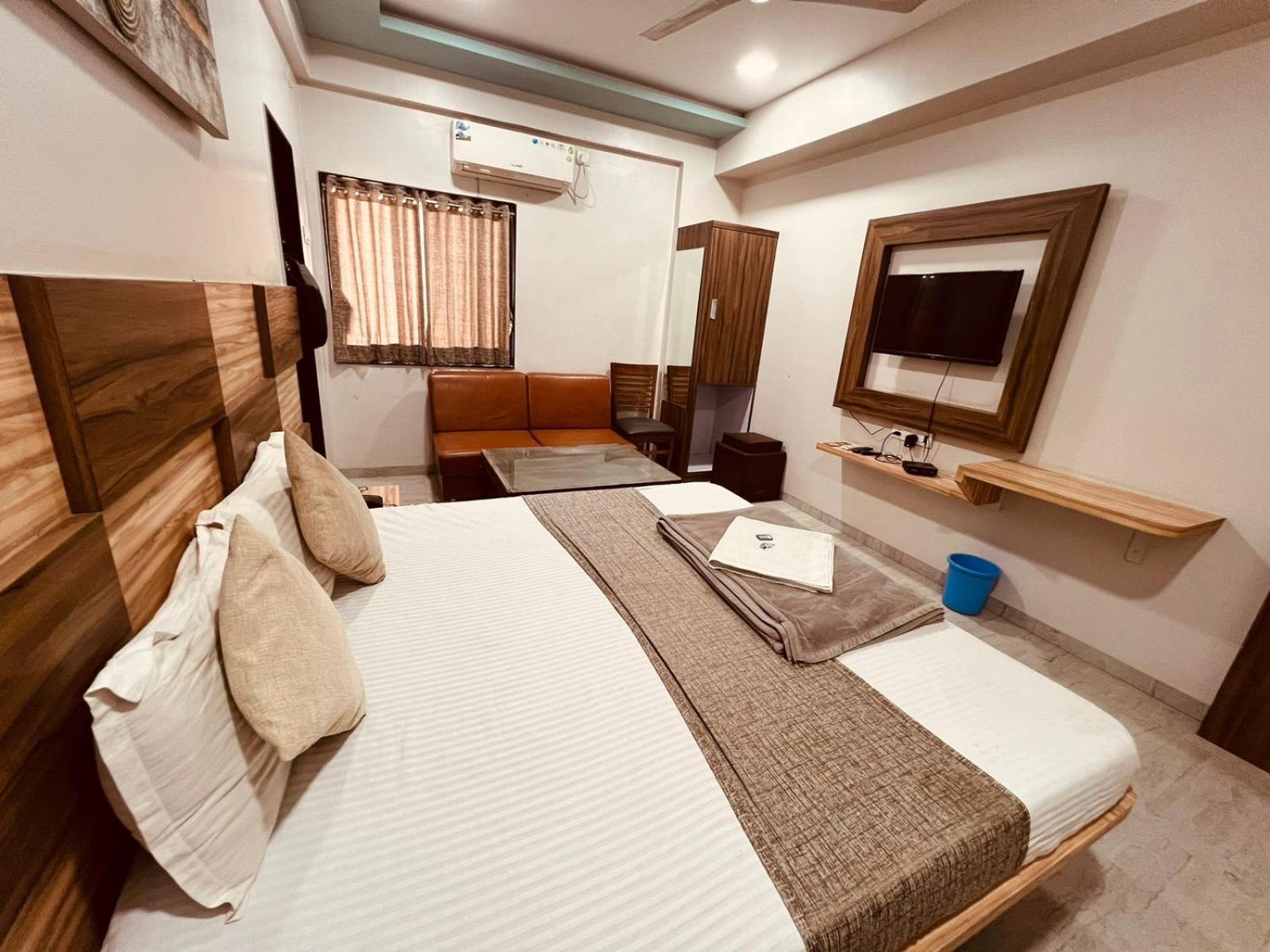 Hotel Pragati Inn Ahmednagar Εξωτερικό φωτογραφία